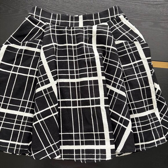Alya Flared Mini Skirt Size Small EUC - Picture 2 of 8